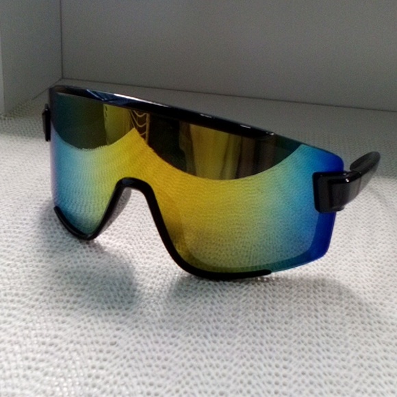 AS IS Women's Multicolor Reflective Sunglasses 🕶️ - Picture 4 of 5